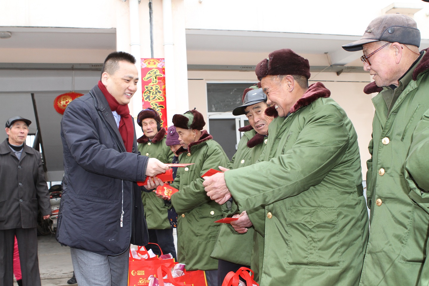 1564539837966364.jpg 166.董事長(cháng)春節慰問(wèn)無(wú)為縣高溝鎮610名老黨員.JPG